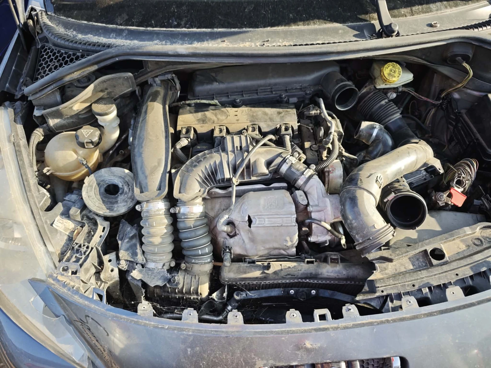 Peugeot 207 1.6 турбо, снимка 6 - Автомобили и джипове - 55895150