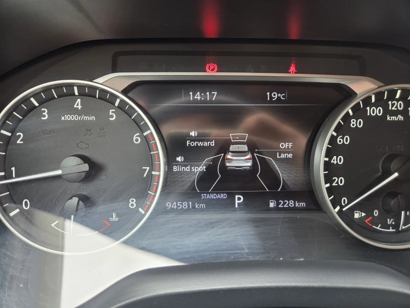 Nissan Qashqai N-CONNECTA 4X4 , снимка 12 - Автомобили и джипове - 51654408