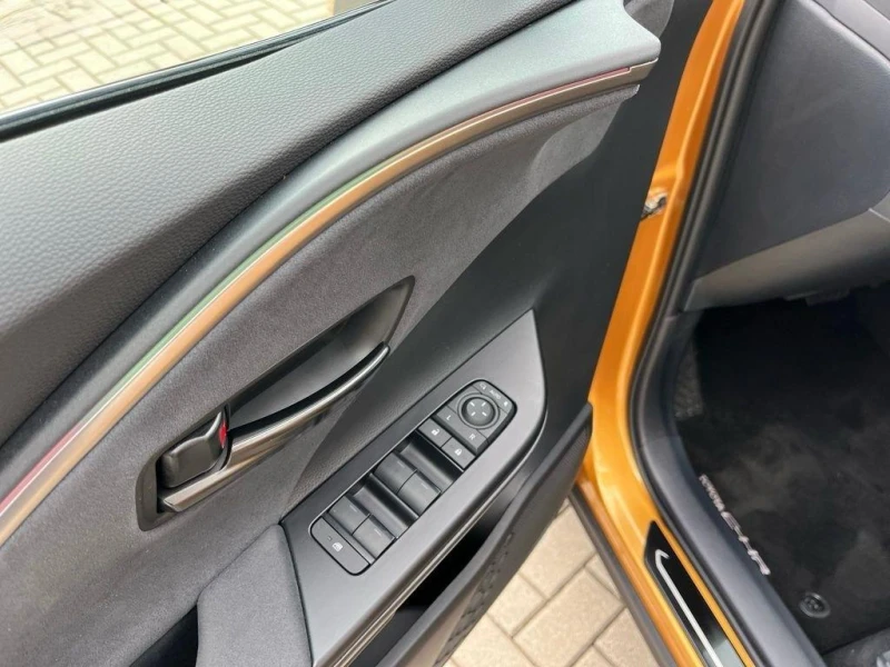 Toyota C-HR 2.0 HEV EXECUTIVE 4X4 PANORAMA TOKYO GOLD НАЛИЧНА , снимка 14 - Автомобили и джипове - 52534143