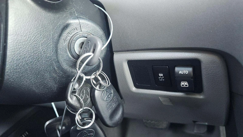 Toyota Sequoia PLATINUM* 5.7* V8* ПОДГРЕВ* КАМЕРА* КЕЙЛЕС, снимка 16 - Автомобили и джипове - 52561156