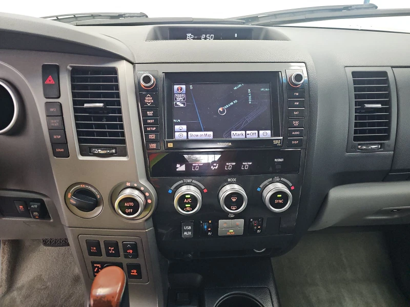 Toyota Sequoia PLATINUM* 5.7* V8* ПОДГРЕВ* КАМЕРА* КЕЙЛЕС, снимка 9 - Автомобили и джипове - 52561156