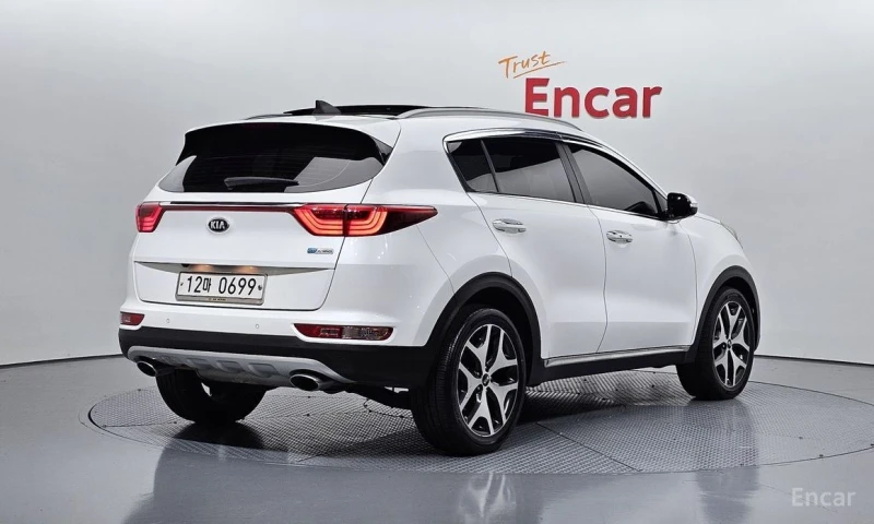 Kia Sportage, снимка 2 - Автомобили и джипове - 52615861