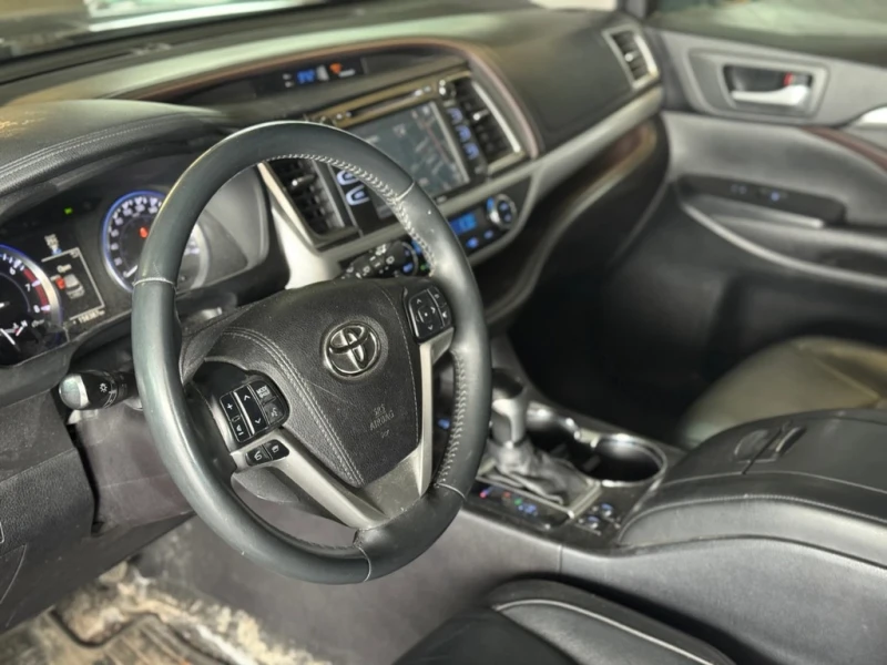 Toyota Highlander XLE * * AWD * * CARFAX * * АВТО КРЕДИТ * * , снимка 6 - Автомобили и джипове - 53360503