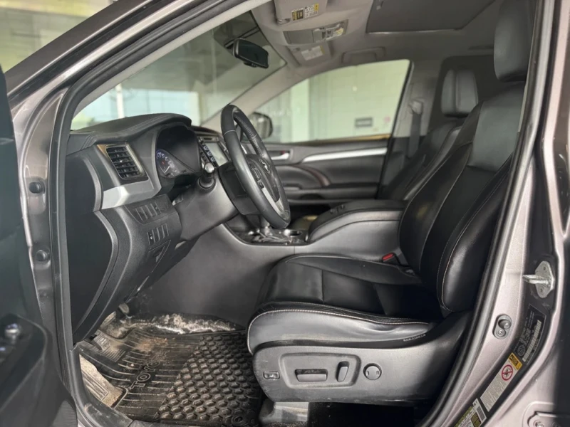 Toyota Highlander XLE * * AWD * * CARFAX * * АВТО КРЕДИТ * * , снимка 5 - Автомобили и джипове - 53360503
