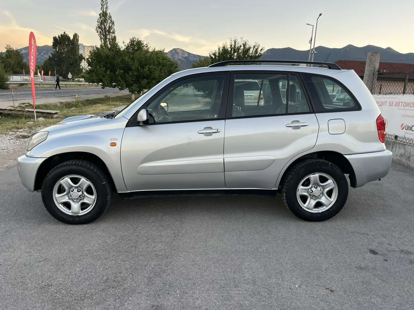 Toyota Rav4 2.0D4D 116кс 4Х4 КЛИМАТИК - изображение 6