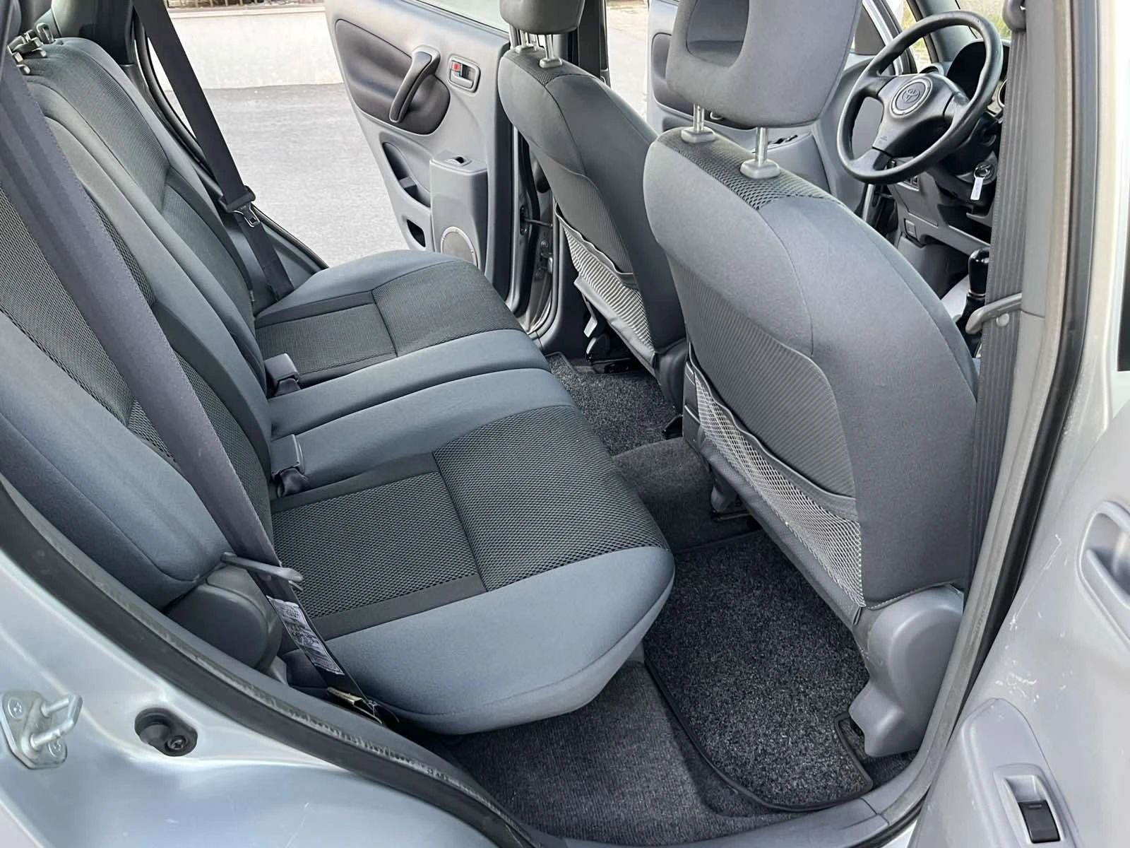 Toyota Rav4 2.0D4D 116кс 4Х4 КЛИМАТИК - изображение 10