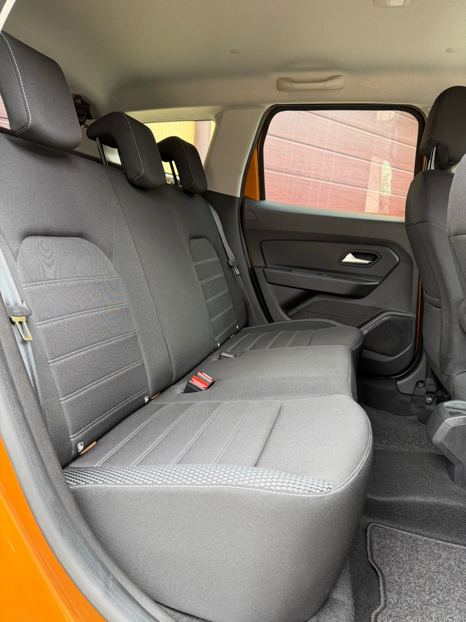 Dacia Duster 1.3Tce 4X4* 21хил.км! Пълна Сервизна История!, снимка 10 - Автомобили и джипове - 53937712