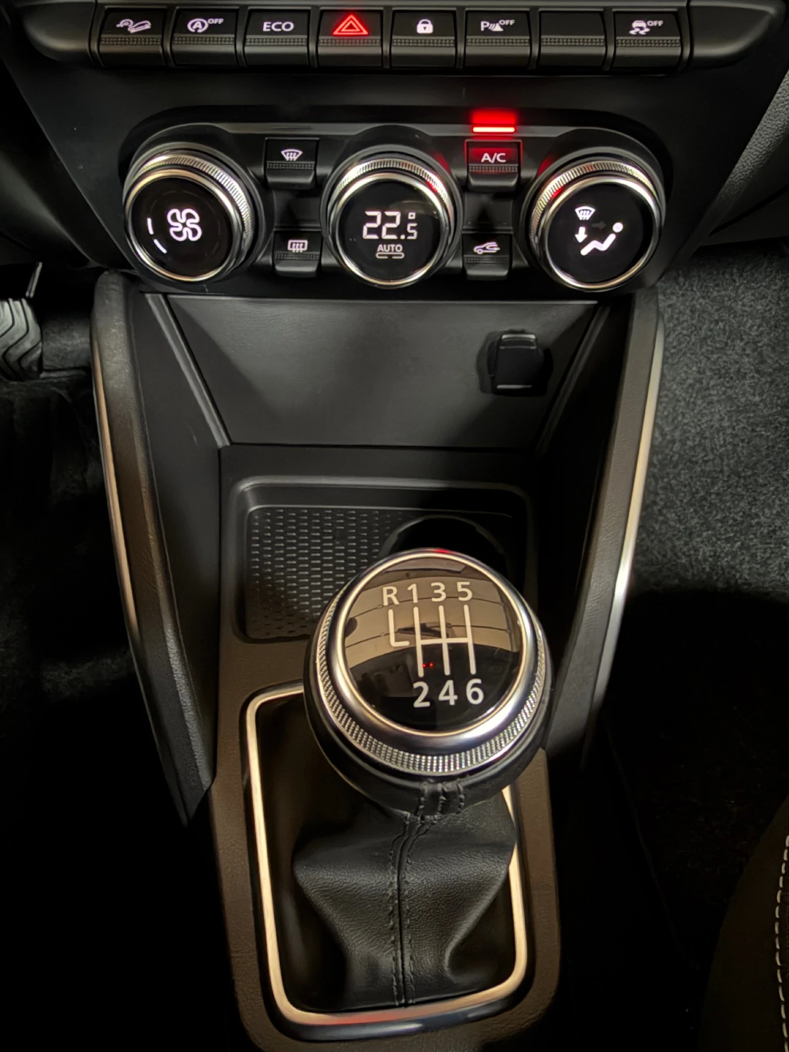 Dacia Duster 1.3Tce 4X4* 21хил.км! Пълна Сервизна История!, снимка 13 - Автомобили и джипове - 53937712