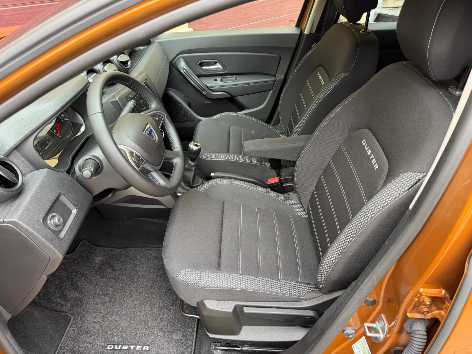 Dacia Duster 1.3Tce 4X4* 21хил.км! Пълна Сервизна История!, снимка 8 - Автомобили и джипове - 53937712