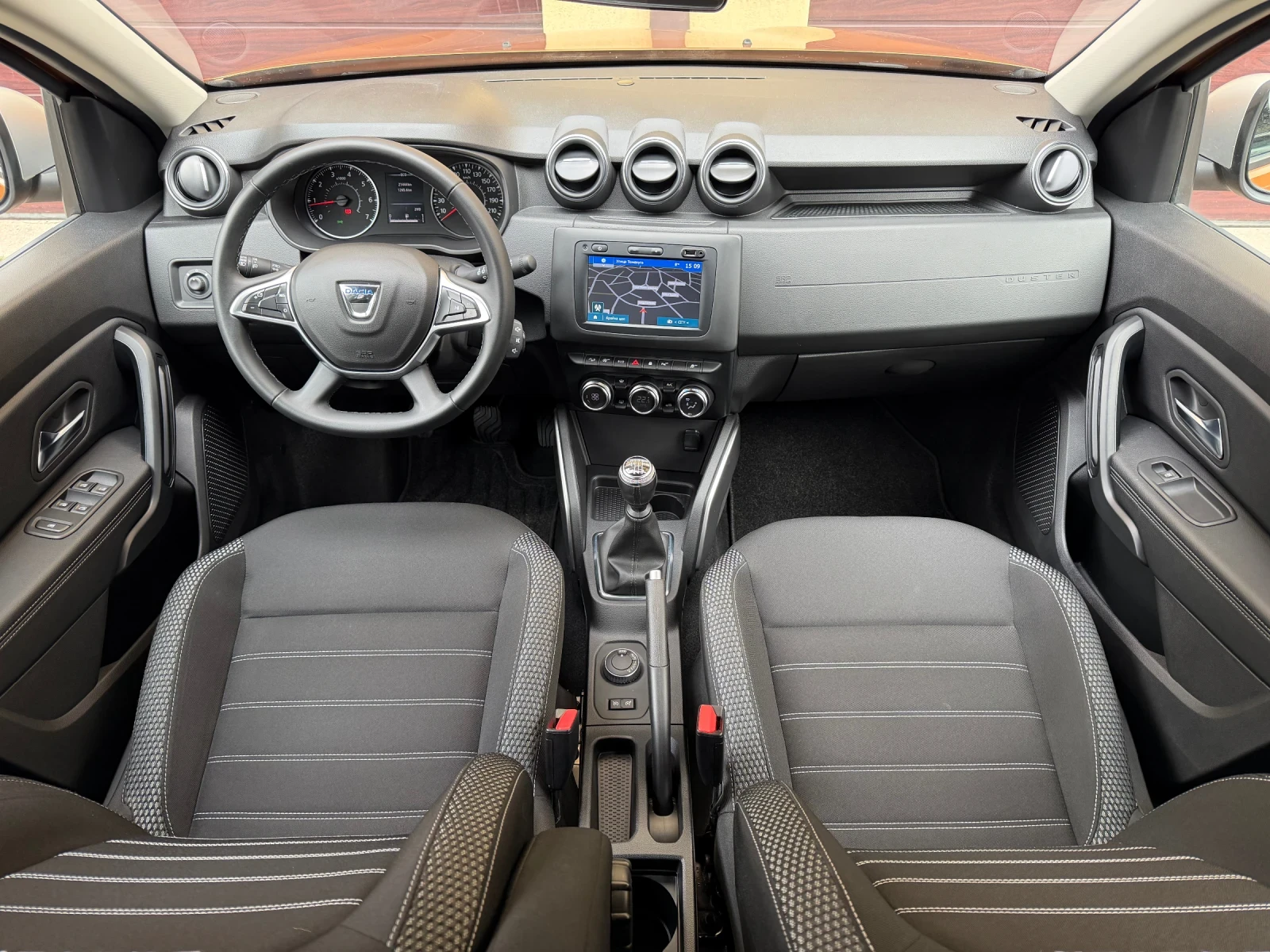 Dacia Duster 1.3Tce 4X4* 21хил.км! Пълна Сервизна История!, снимка 11 - Автомобили и джипове - 53937712