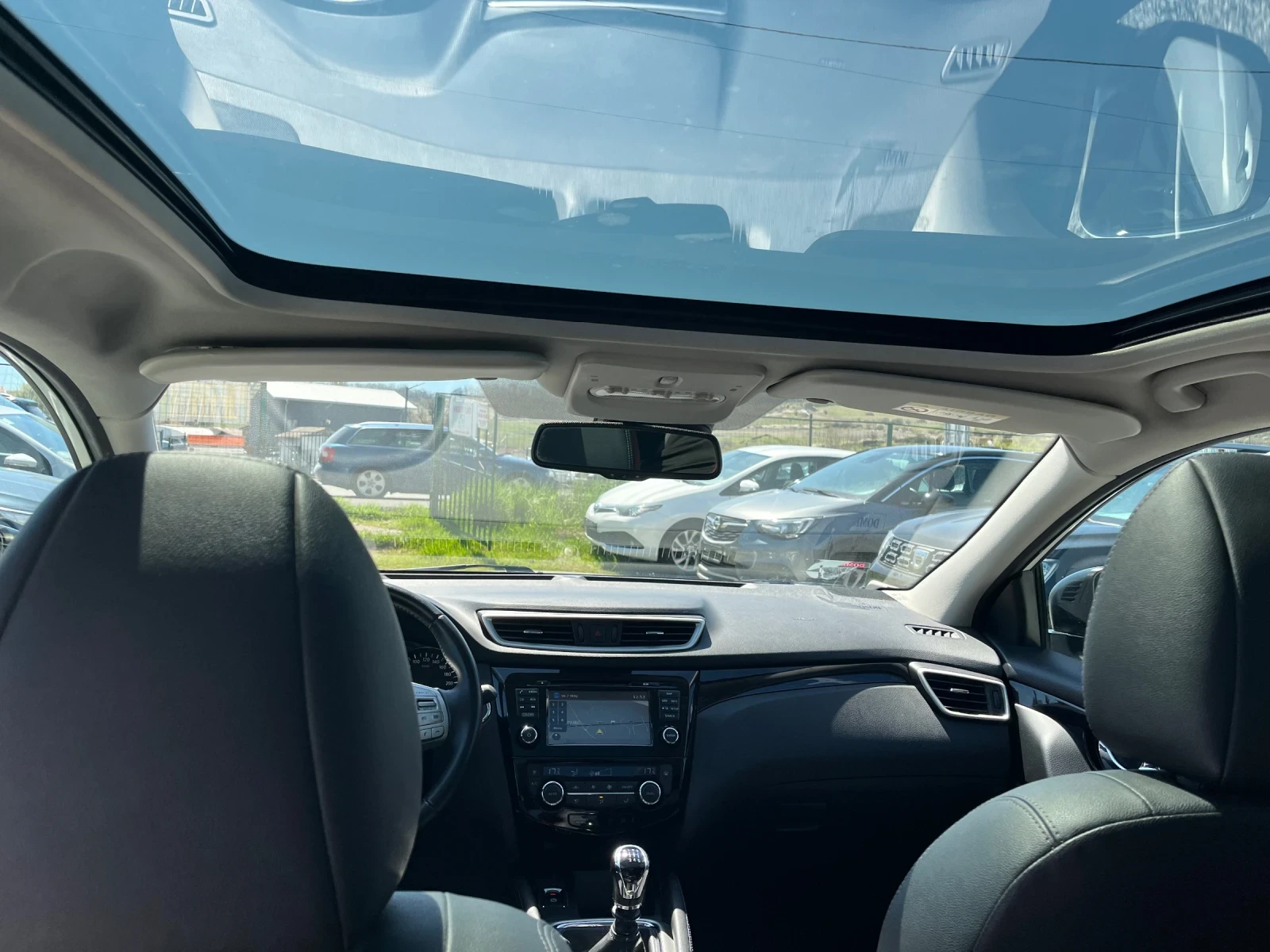 Nissan Qashqai 1.5dci Tekna panorama full, снимка 9 - Автомобили и джипове - 54243717