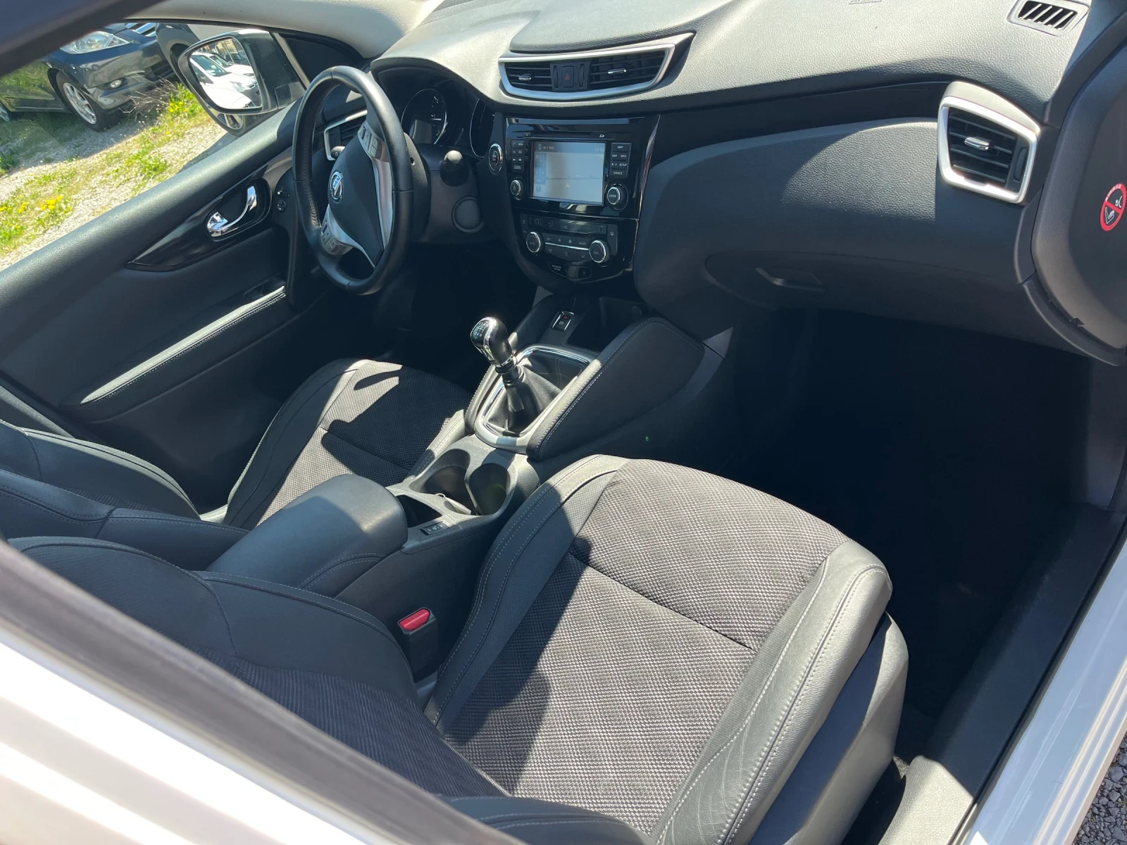 Nissan Qashqai 1.5dci Tekna panorama full, снимка 8 - Автомобили и джипове - 54243717