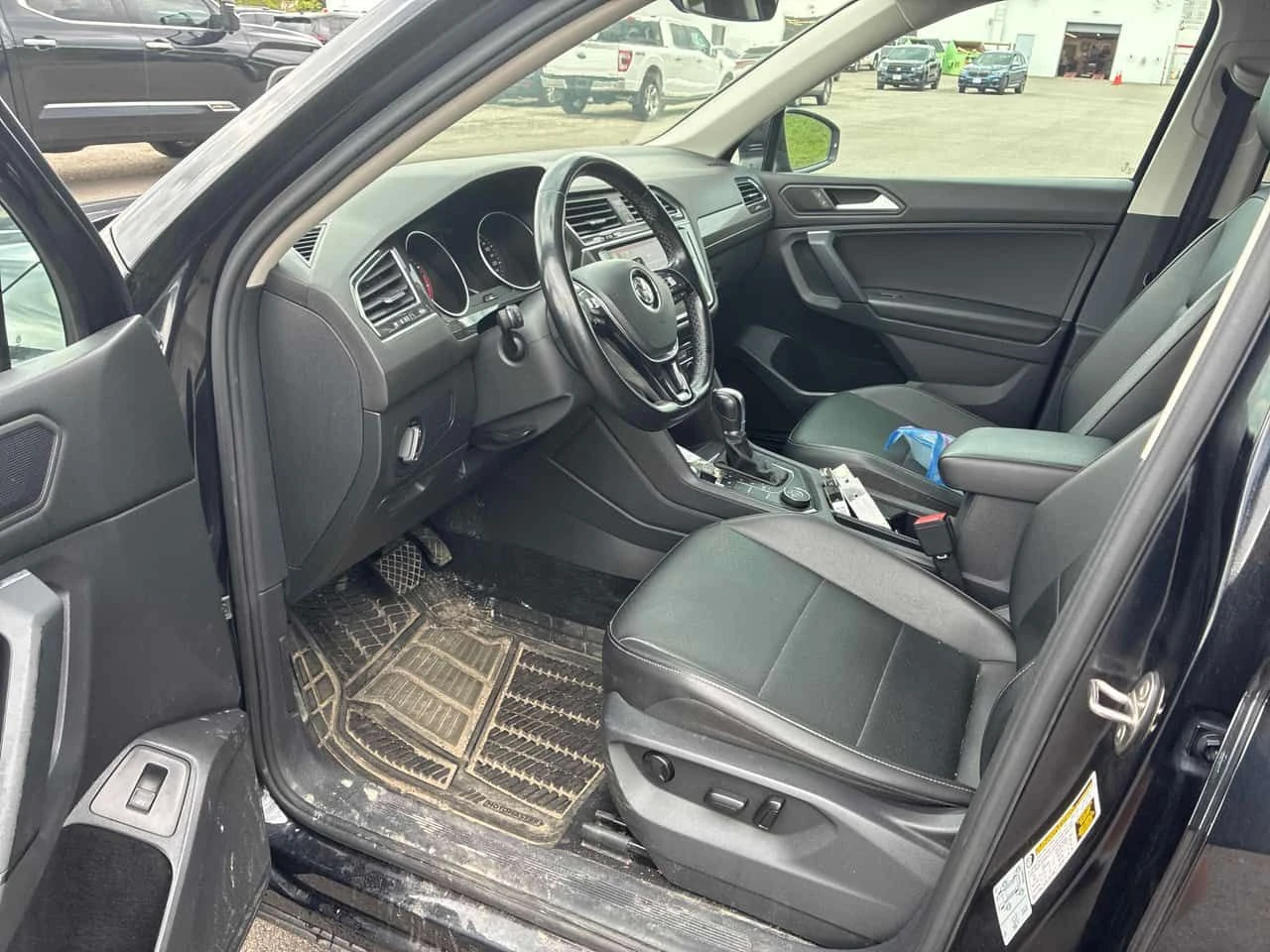 VW Tiguan * Comfortline * CARFAX * ОТ ПРЕДСТАВИТЕЛСТВО, снимка 8 - Автомобили и джипове - 55459652