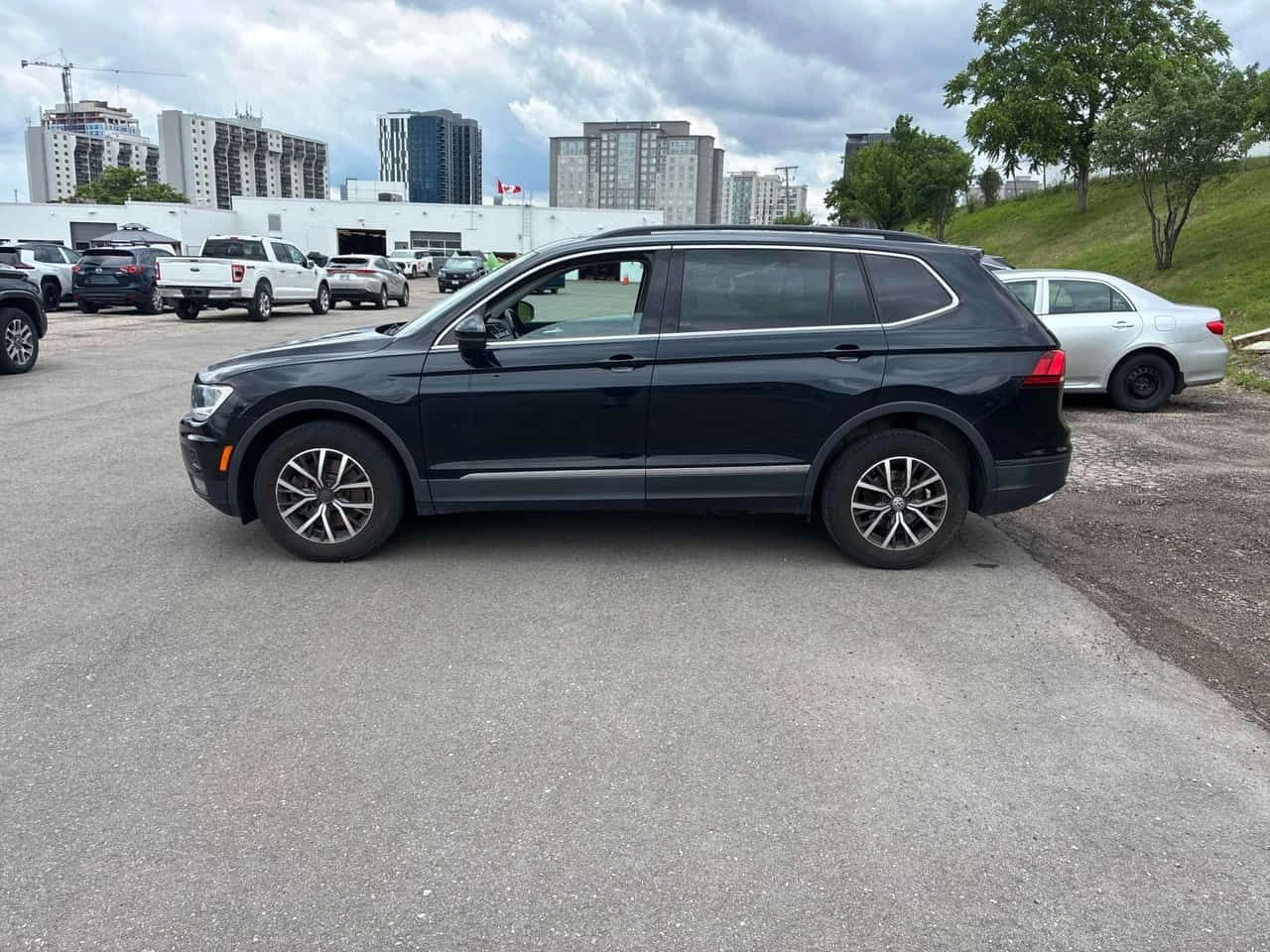 VW Tiguan * Comfortline * CARFAX * ОТ ПРЕДСТАВИТЕЛСТВО, снимка 2 - Автомобили и джипове - 55459652