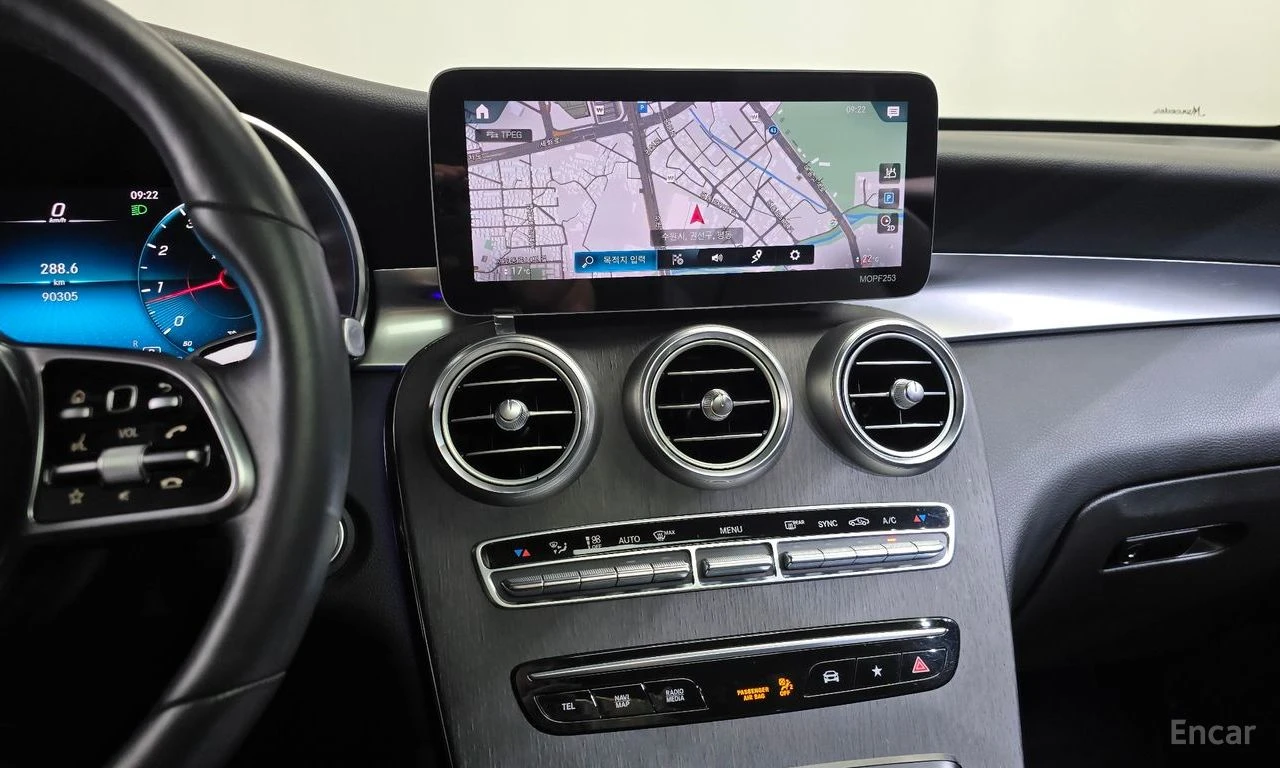 Mercedes-Benz GLC 300 AMG* LINE* COUPE* ХЕДЪП* КАМЕРА* , снимка 8 - Автомобили и джипове - 55468346