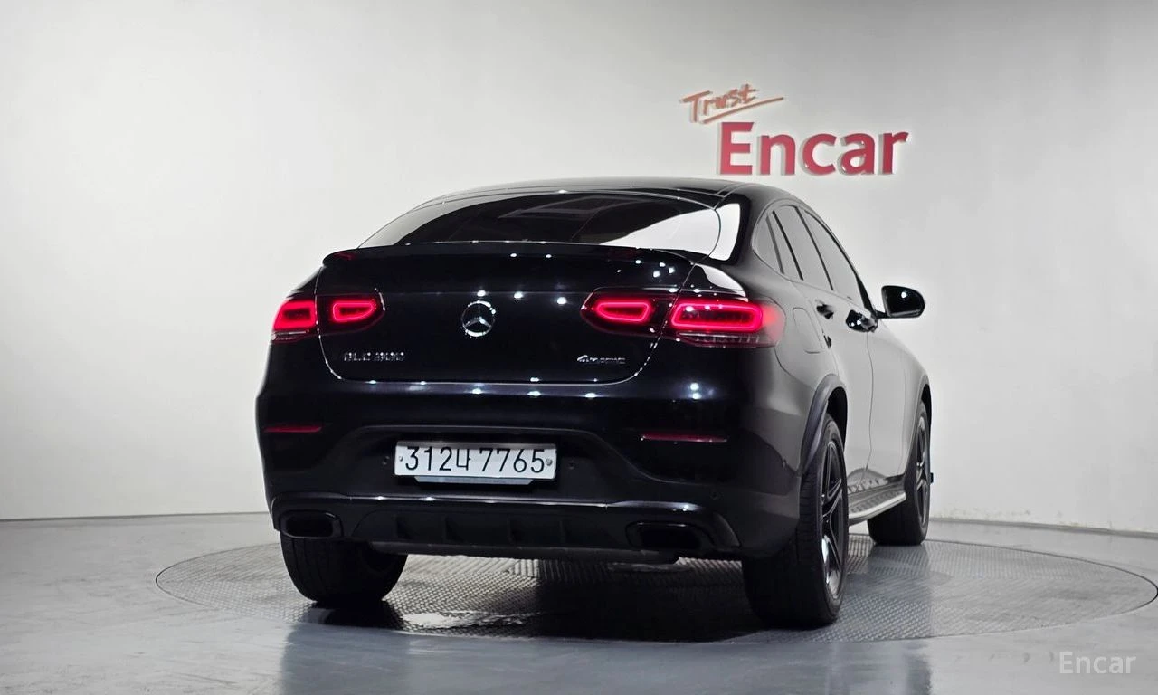 Mercedes-Benz GLC 300 AMG* LINE* COUPE* ХЕДЪП* КАМЕРА* , снимка 4 - Автомобили и джипове - 55468346