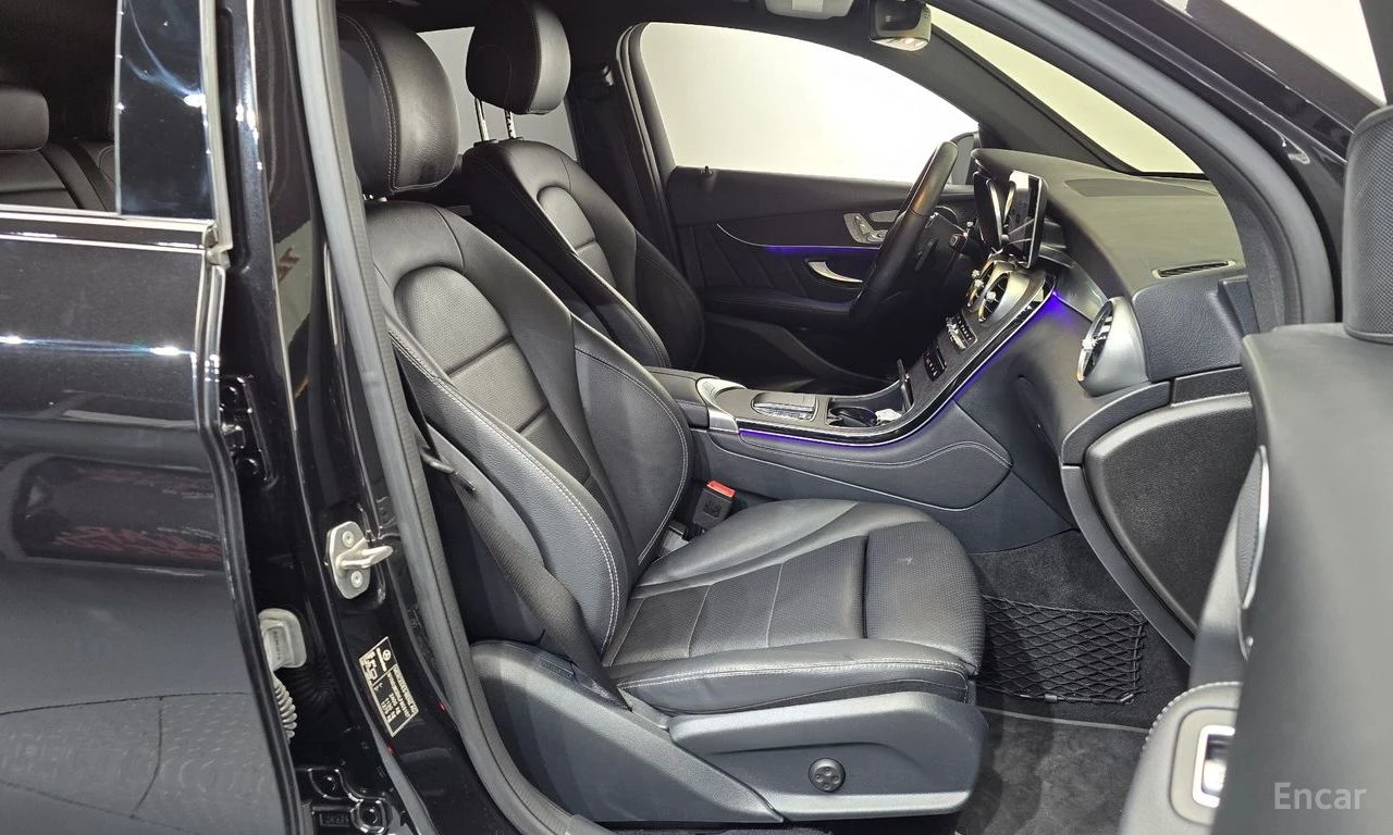 Mercedes-Benz GLC 300 AMG* LINE* COUPE* ХЕДЪП* КАМЕРА* , снимка 14 - Автомобили и джипове - 55468346