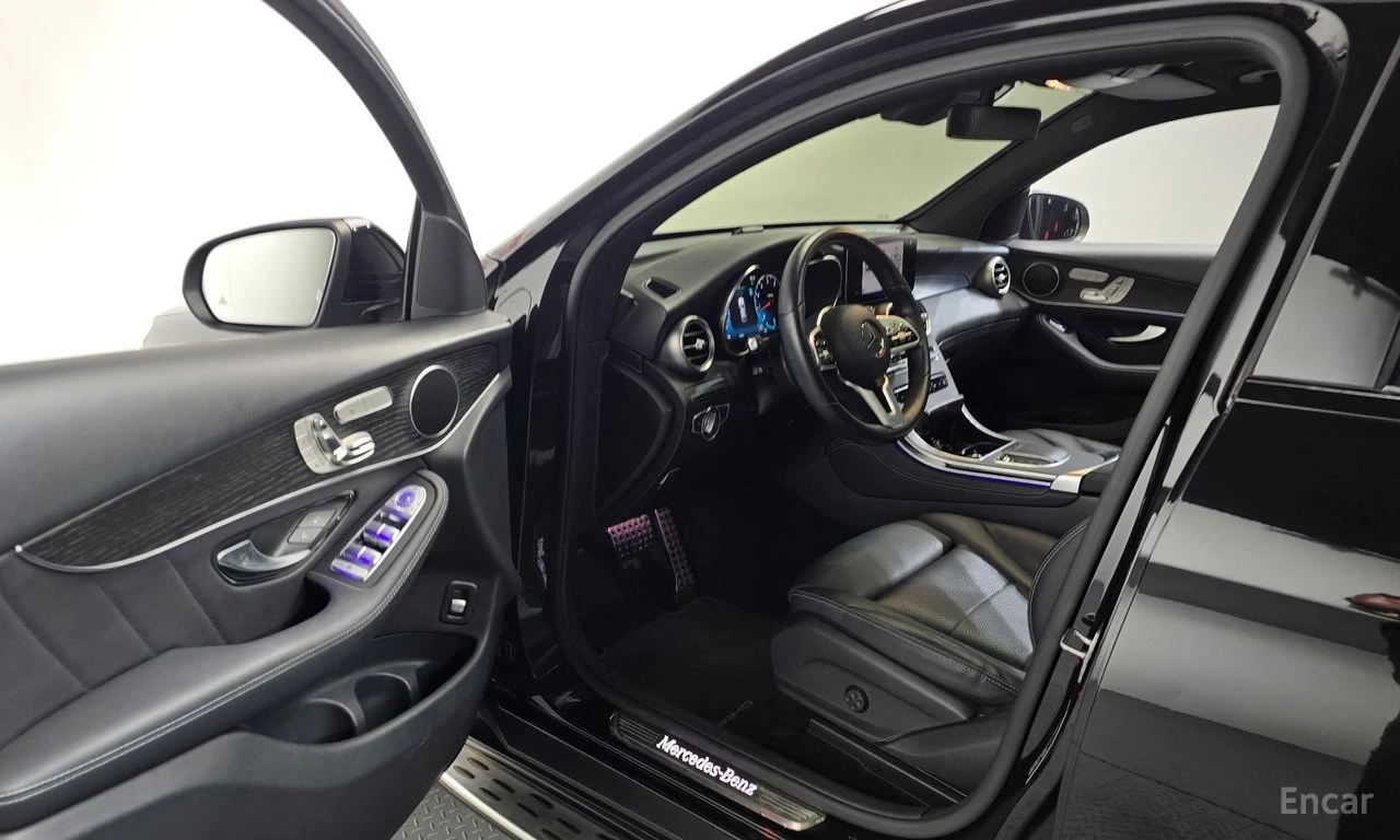 Mercedes-Benz GLC 300 AMG* LINE* COUPE* ХЕДЪП* КАМЕРА* , снимка 5 - Автомобили и джипове - 55468346