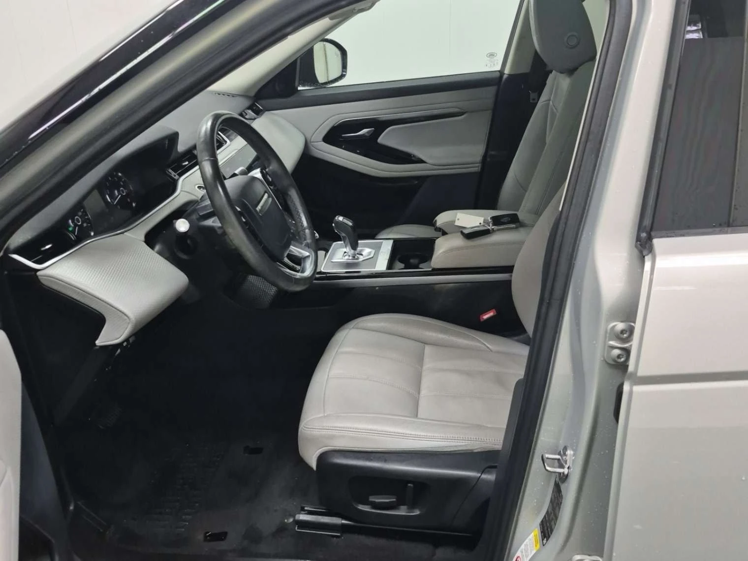 Land Rover Range Rover Evoque * P250 S * MERIDIAN/LEATHER/NAVI/BACKUP CAM/PANO R, снимка 5 - Автомобили и джипове - 55949856