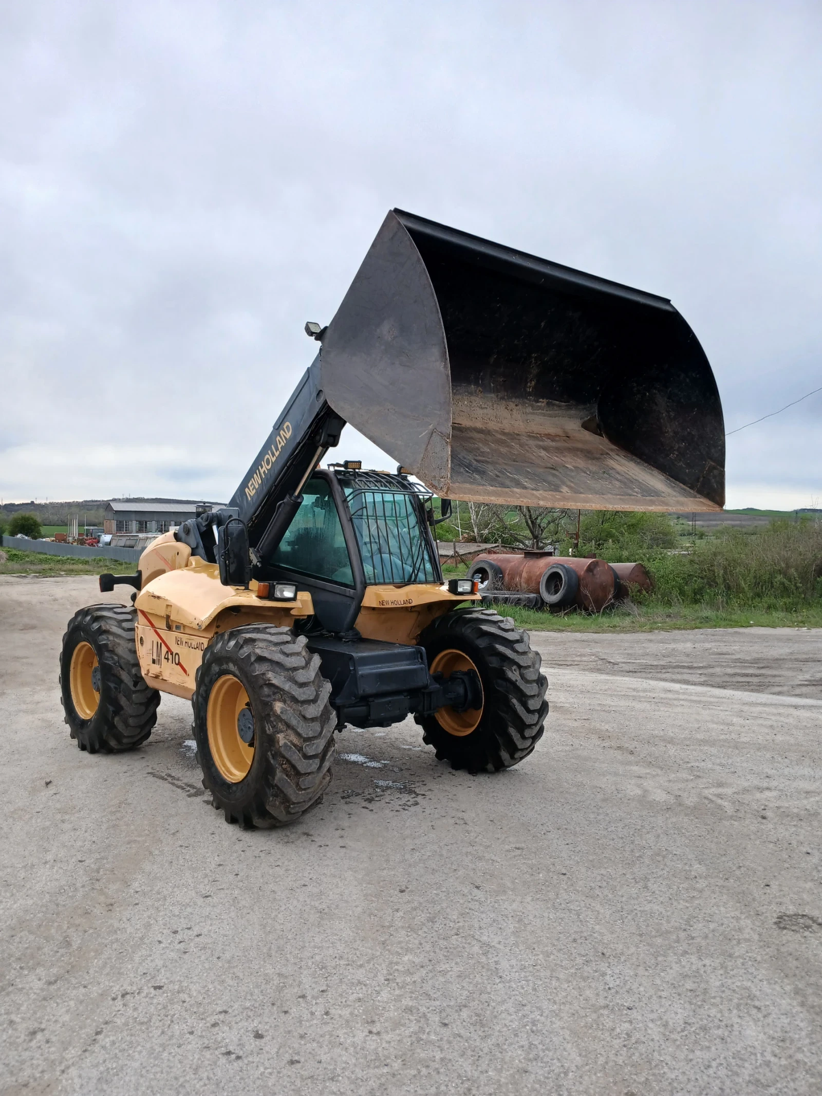 Телескопичен товарач New Holland LM410 - изображение 5