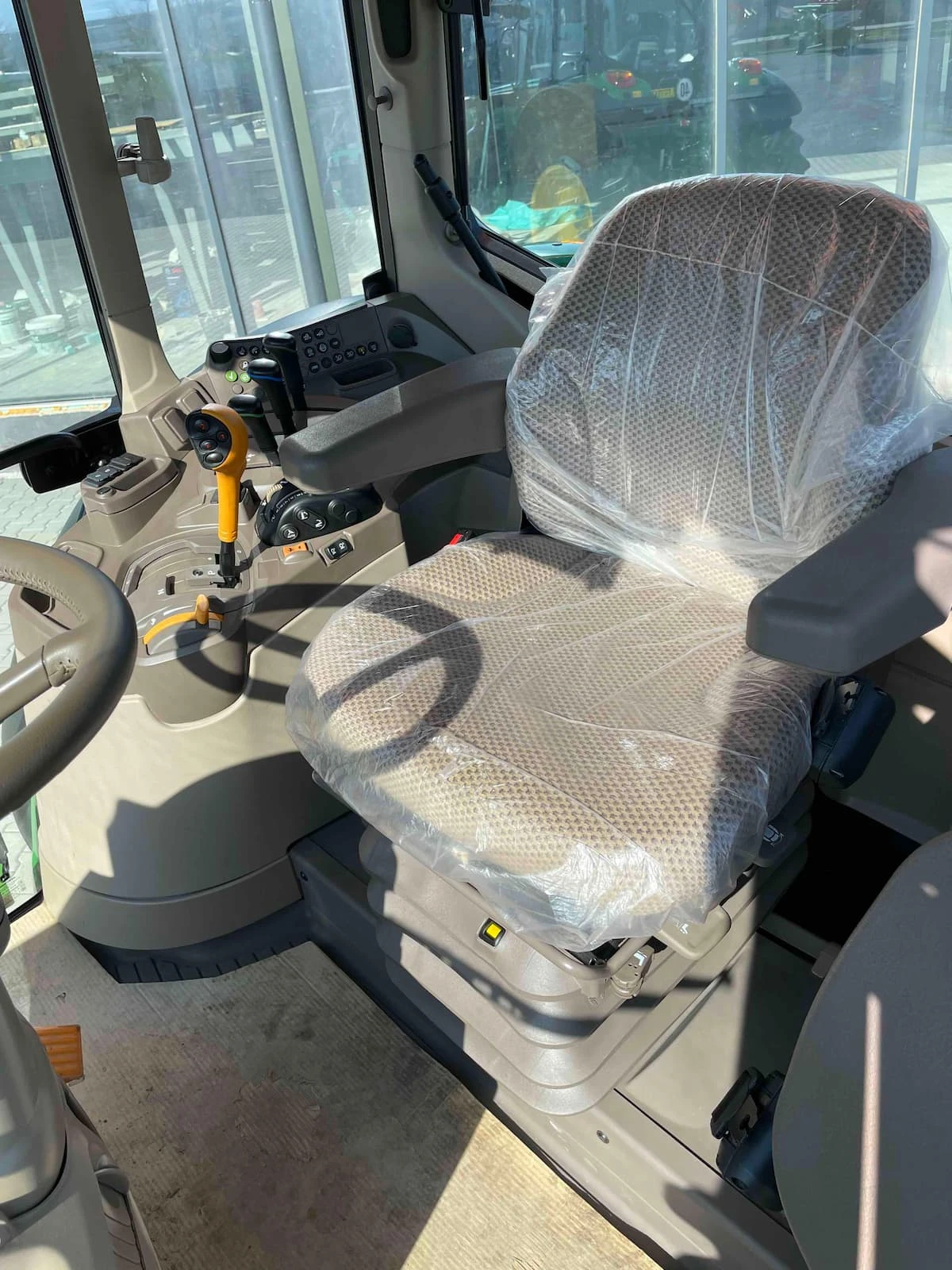 Трактор John Deere 6155M Select+ Edition AutoQuad PLUS Eco - изображение 10