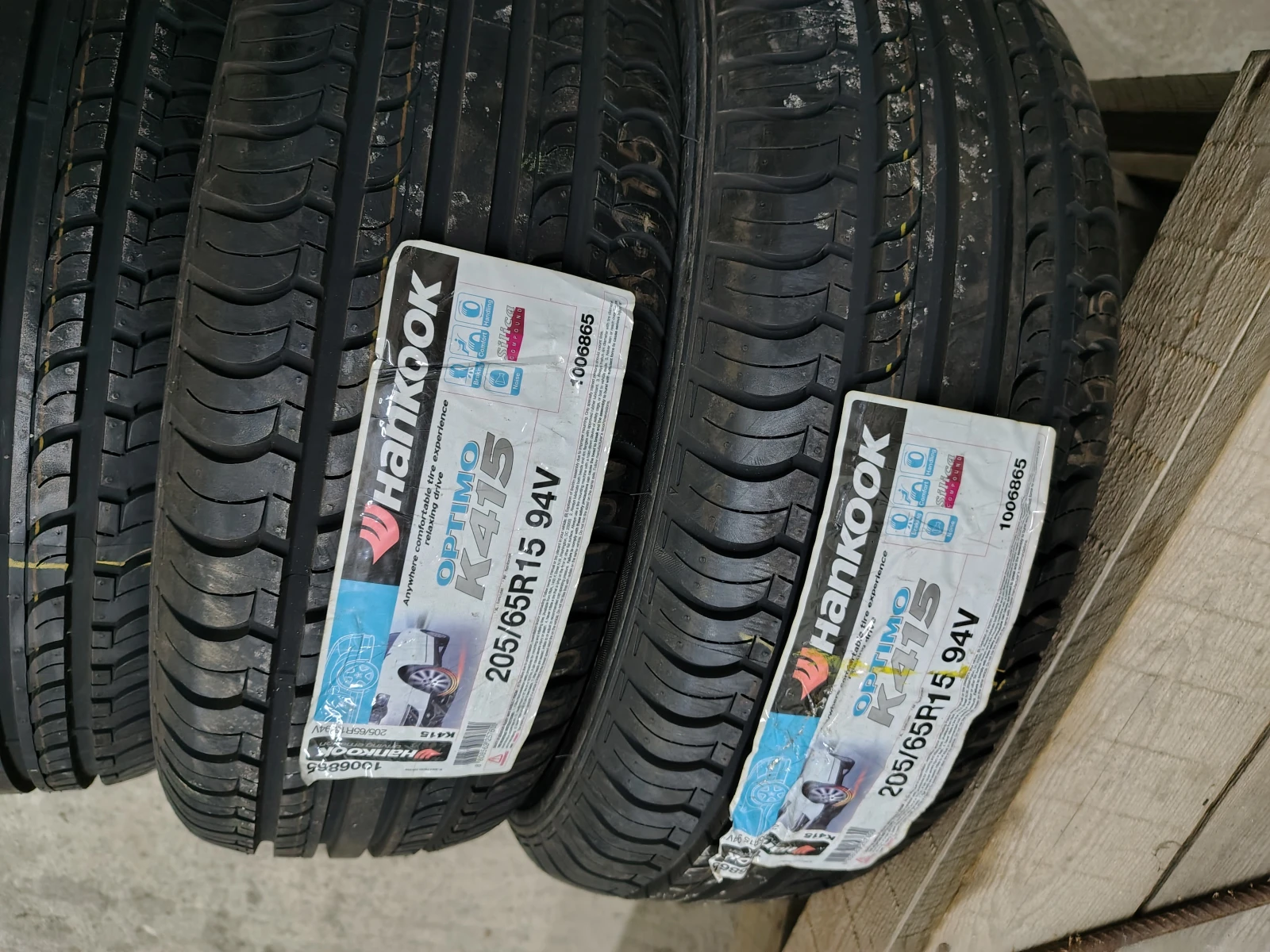 Гуми Летни 205/65R15, снимка 2 - Гуми и джанти - 54085674
