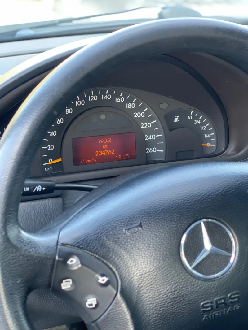 Mercedes-Benz C 180 1.8 129 k.c., снимка 11 - Автомобили и джипове - 48495928