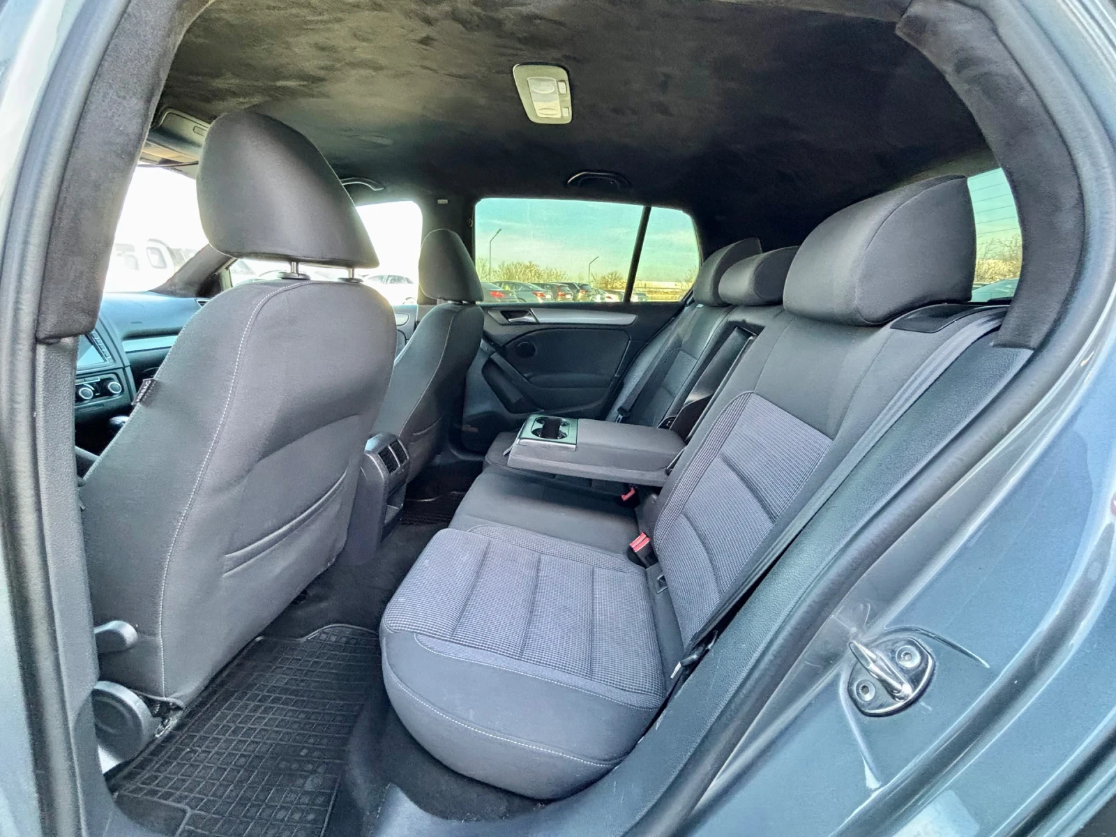 VW Golf 2.5I/ГАЗ/НАВИГАЦИЯ/АВТОПИЛОТ/АЛКАНТАРА/КАМЕРА, снимка 12 - Автомобили и джипове - 53778034