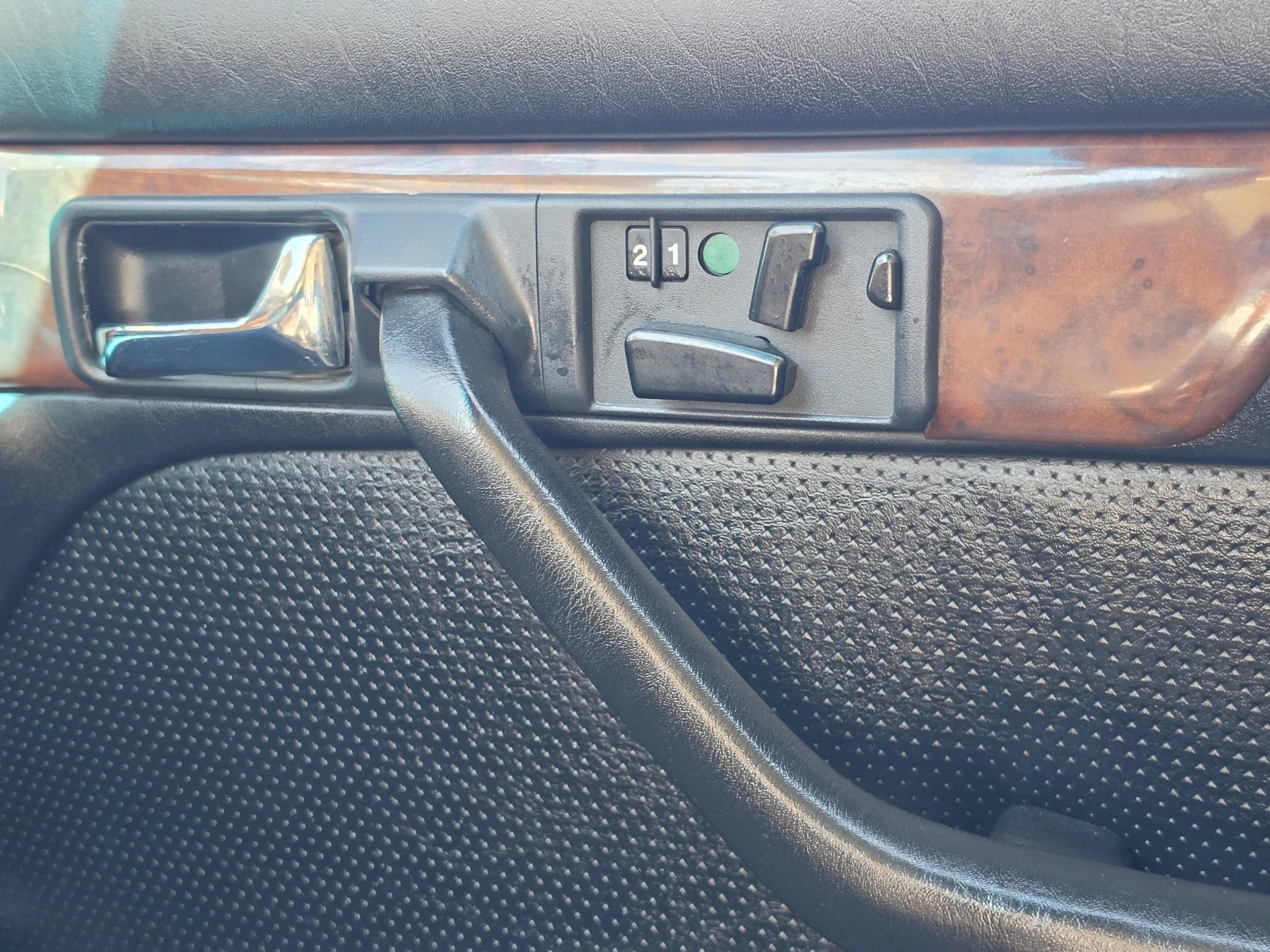 Mercedes-Benz 560 SEL, снимка 9 - Автомобили и джипове - 54319114