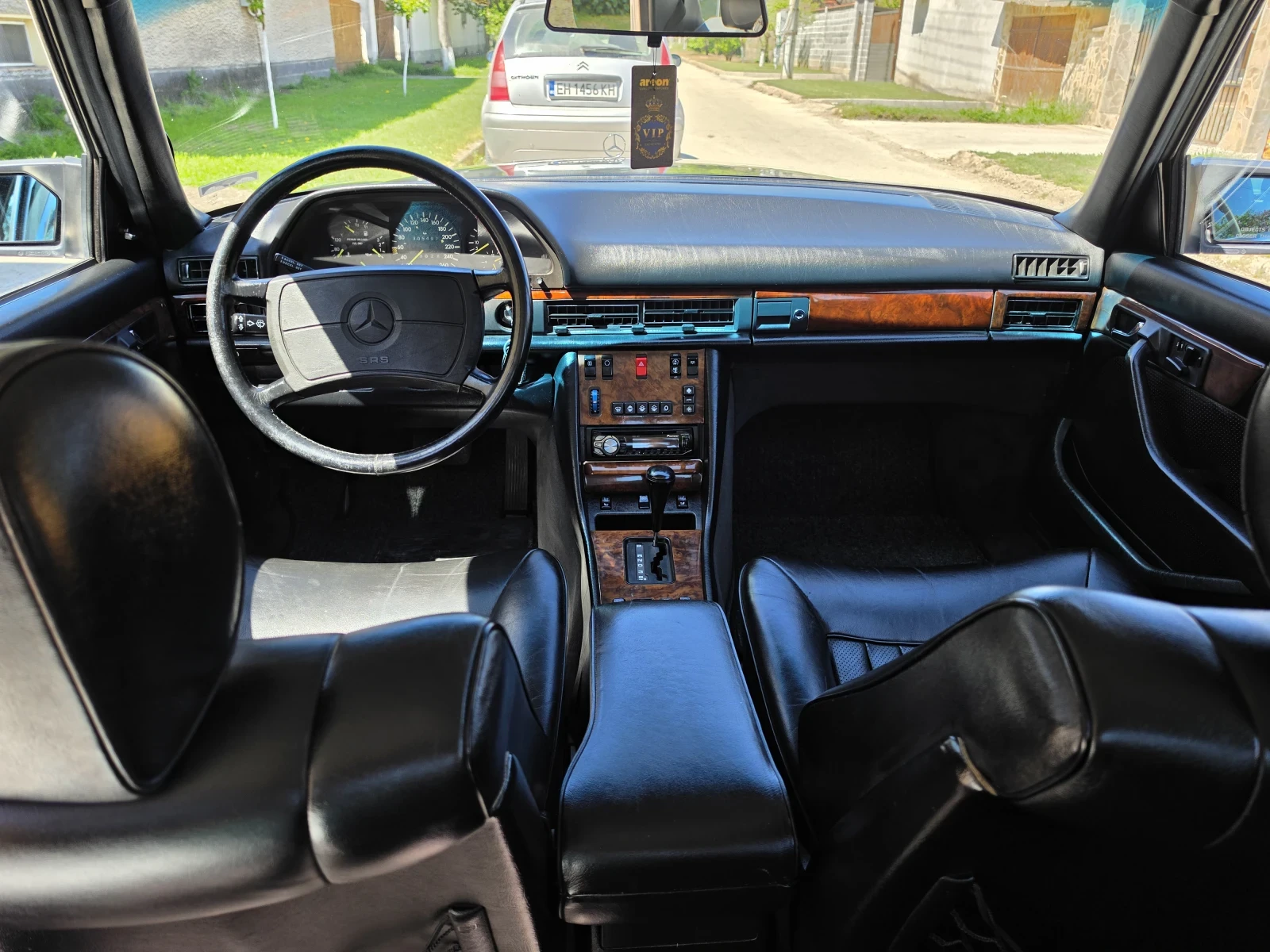 Mercedes-Benz 560 SEL, снимка 12 - Автомобили и джипове - 54319114