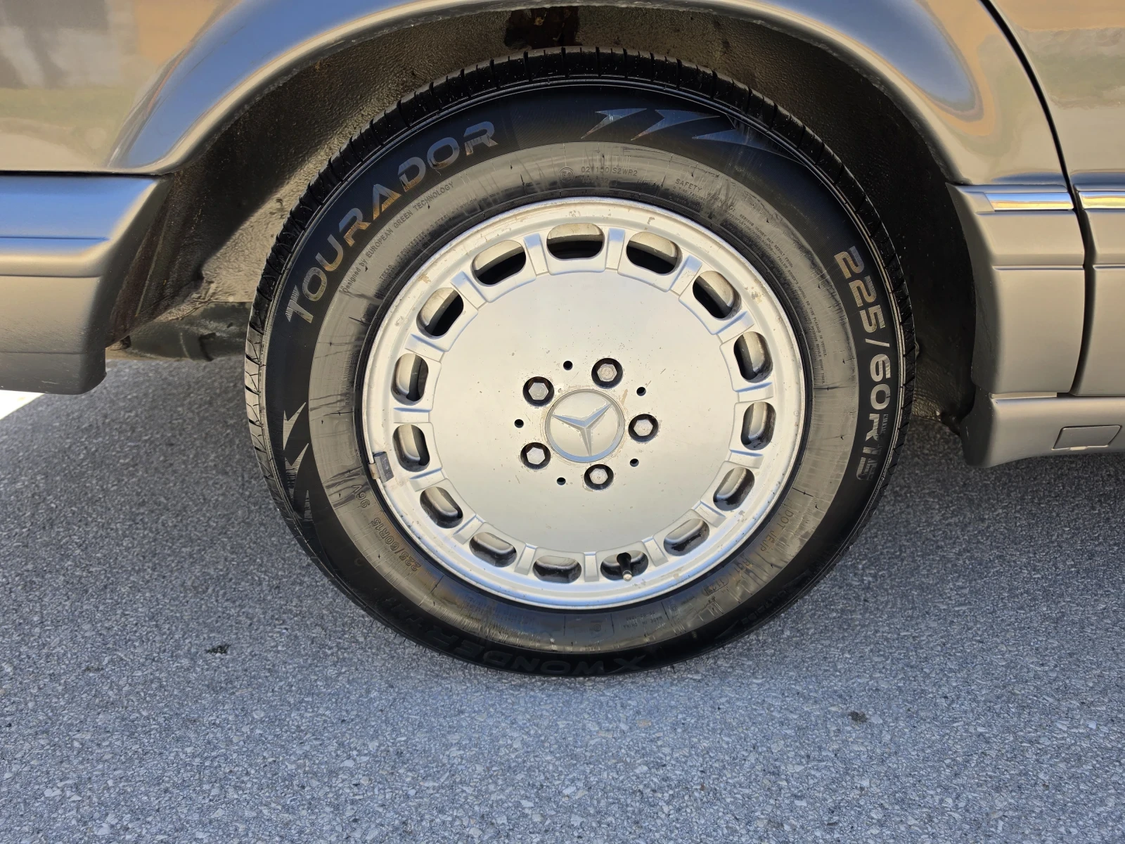 Mercedes-Benz 560 SEL, снимка 5 - Автомобили и джипове - 54319114