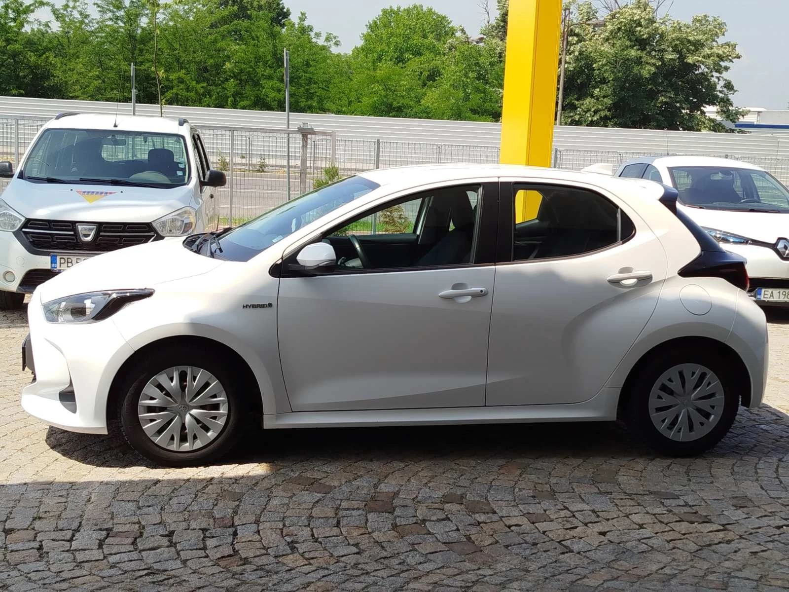Toyota Yaris Hybird / 1.5 / 116 к.с. / e-CVT, снимка 8 - Автомобили и джипове - 54760754