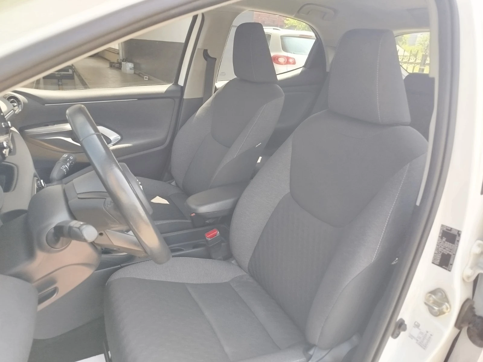Toyota Yaris Hybird / 1.5 / 116 к.с. / e-CVT, снимка 11 - Автомобили и джипове - 54760754