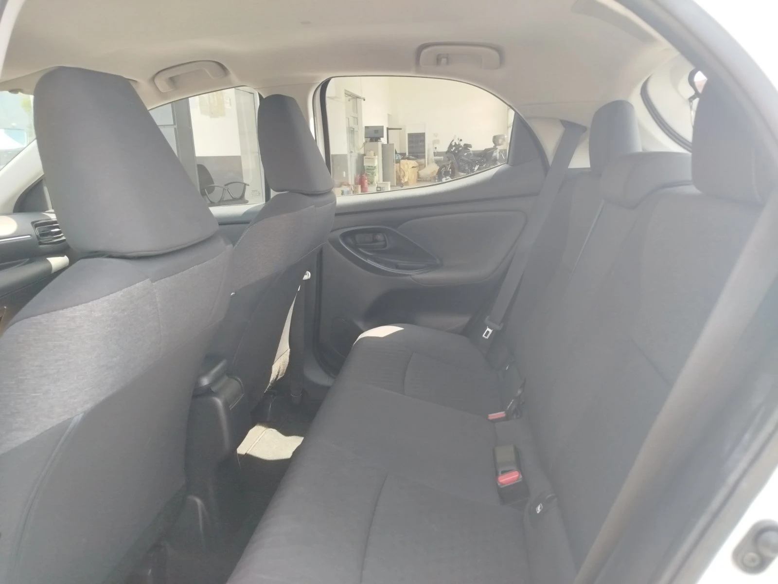 Toyota Yaris Hybird / 1.5 / 116 к.с. / e-CVT, снимка 14 - Автомобили и джипове - 54760754