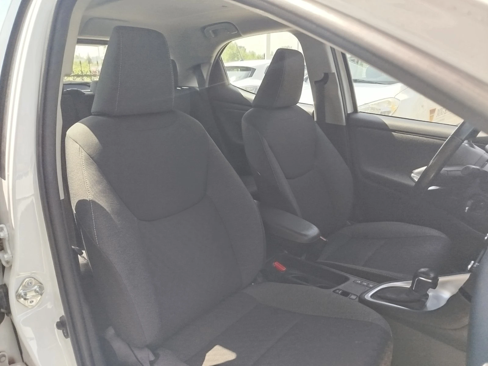 Toyota Yaris Hybird / 1.5 / 116 к.с. / e-CVT, снимка 13 - Автомобили и джипове - 54760754