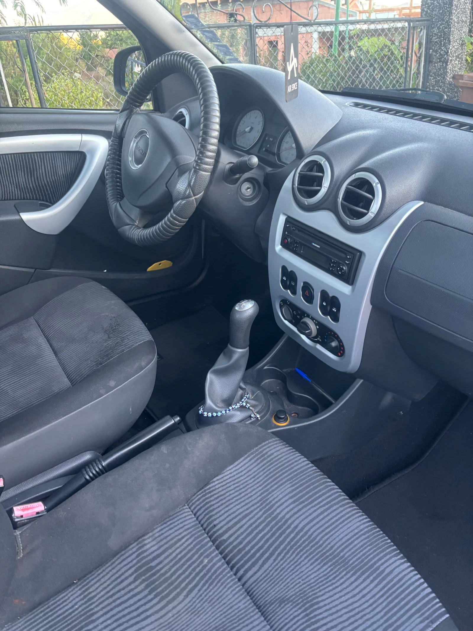 Dacia Logan 1.6 16V, снимка 4 - Автомобили и джипове - 55967568