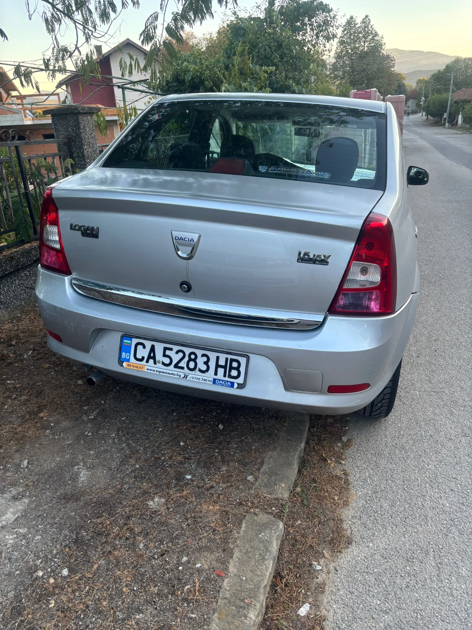 Dacia Logan 1.6 16V, снимка 2 - Автомобили и джипове - 55967568
