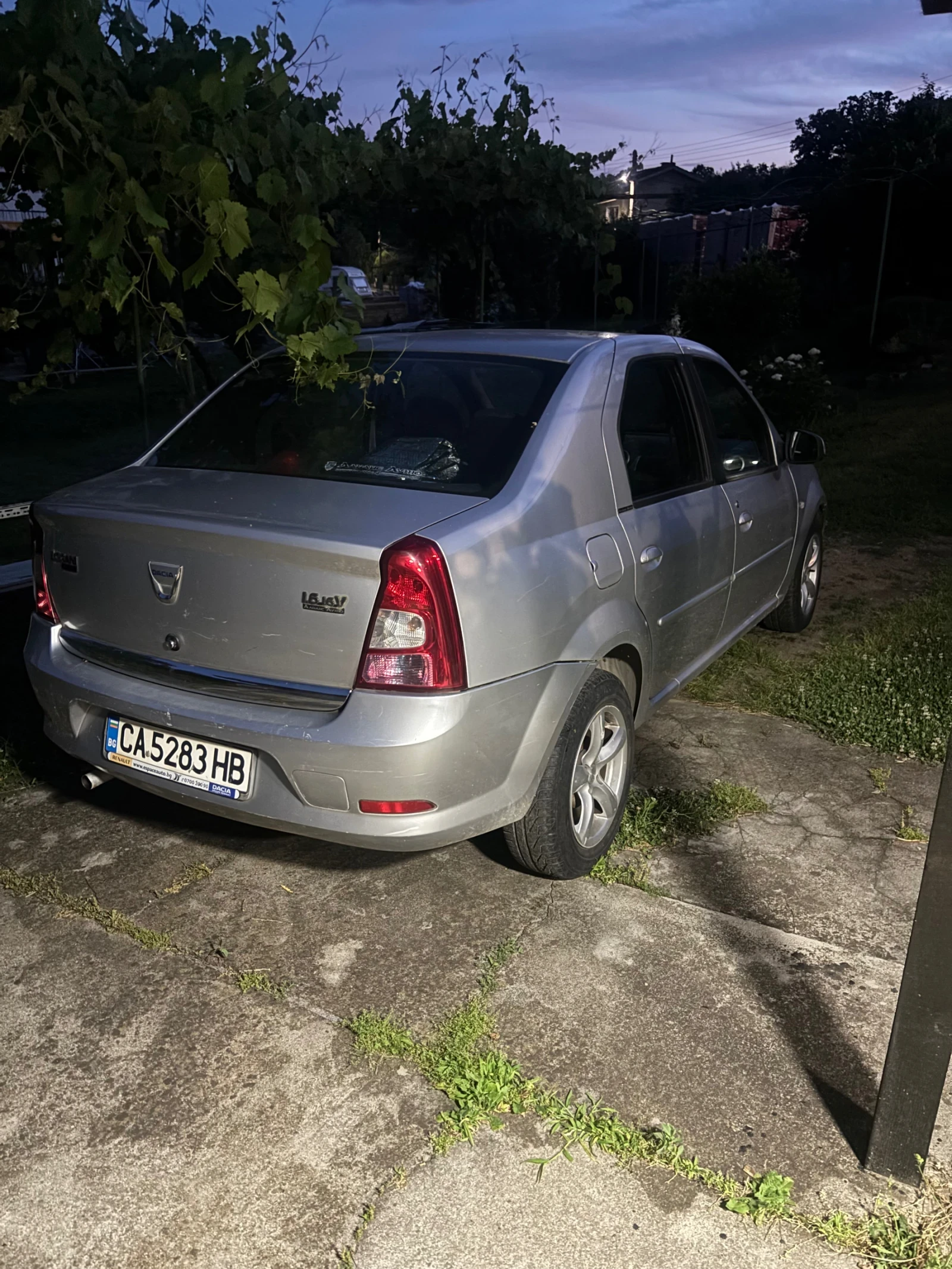 Dacia Logan 1.6 16V, снимка 9 - Автомобили и джипове - 55967568