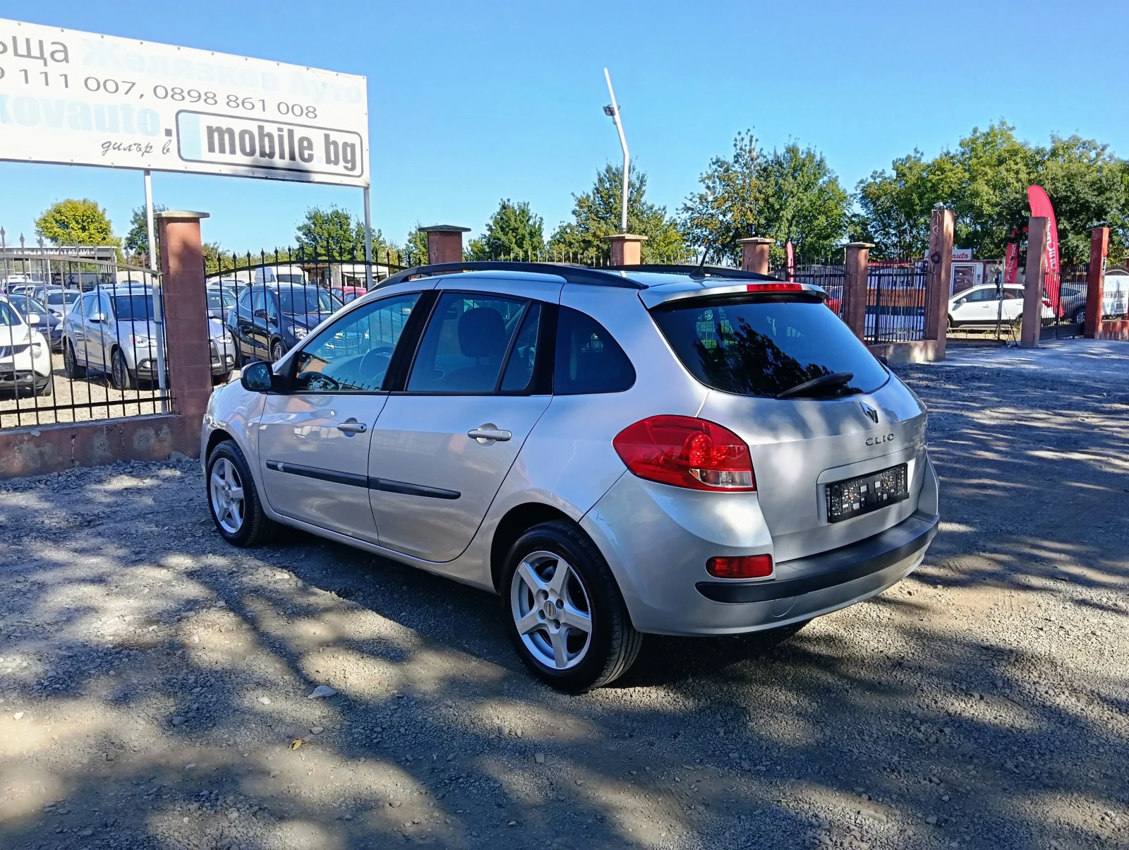 Renault Clio 1.2i 75 ps., снимка 6 - Автомобили и джипове - 56022813
