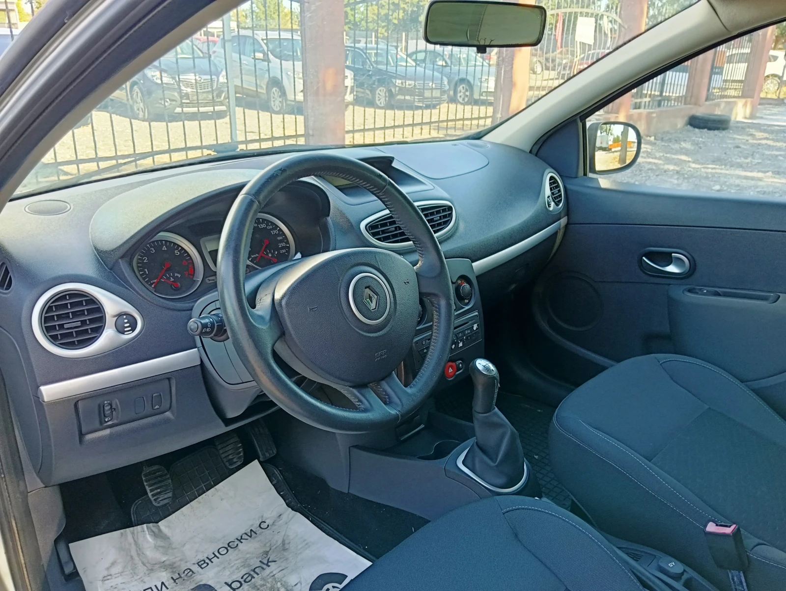 Renault Clio 1.2i 75 ps., снимка 8 - Автомобили и джипове - 56022813