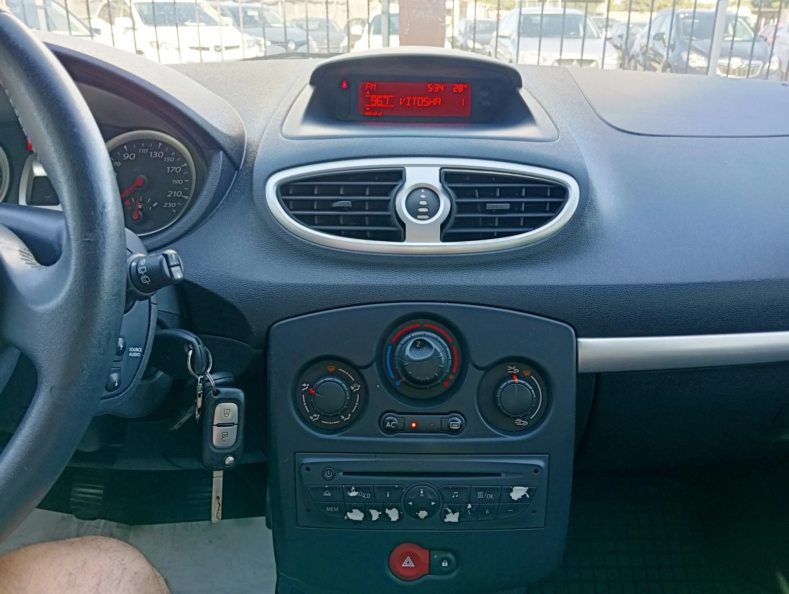 Renault Clio 1.2i 75 ps., снимка 12 - Автомобили и джипове - 56022813