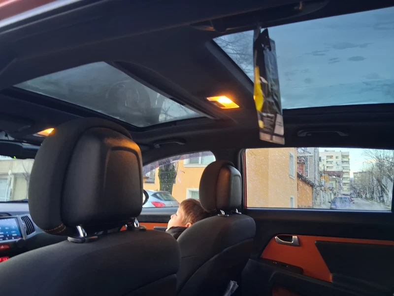 Kia Sportage, снимка 9 - Автомобили и джипове - 52906323