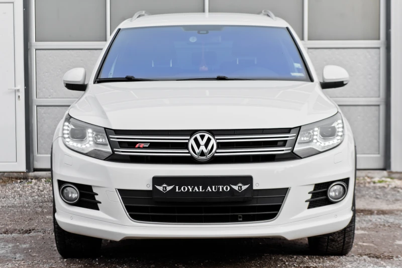 VW Tiguan 2.0 TDI R-line 4x4, снимка 3 - Автомобили и джипове - 53390960