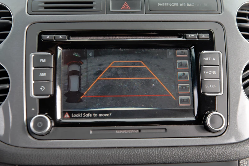 VW Tiguan 2.0 TDI R-line 4x4, снимка 12 - Автомобили и джипове - 53390960