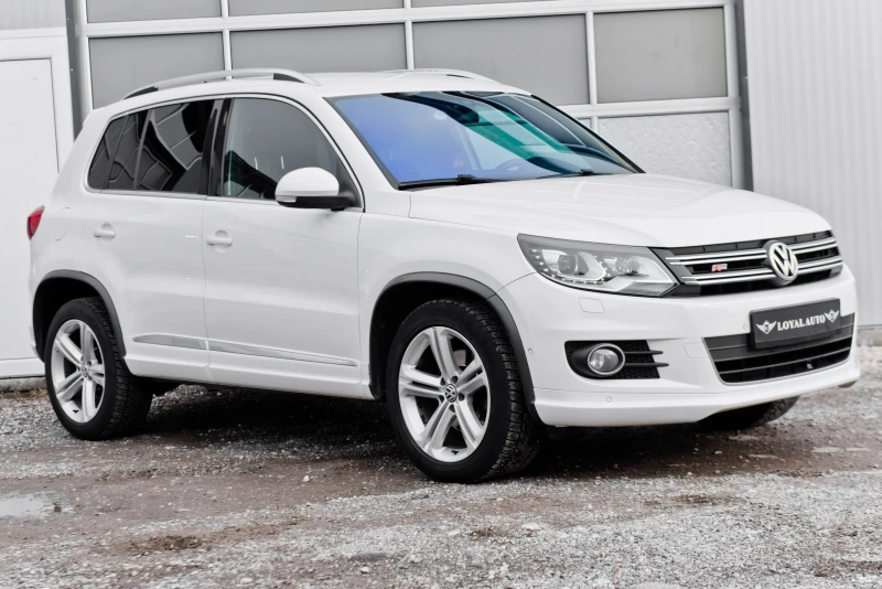 VW Tiguan 2.0 TDI R-line 4x4, снимка 2 - Автомобили и джипове - 53390960