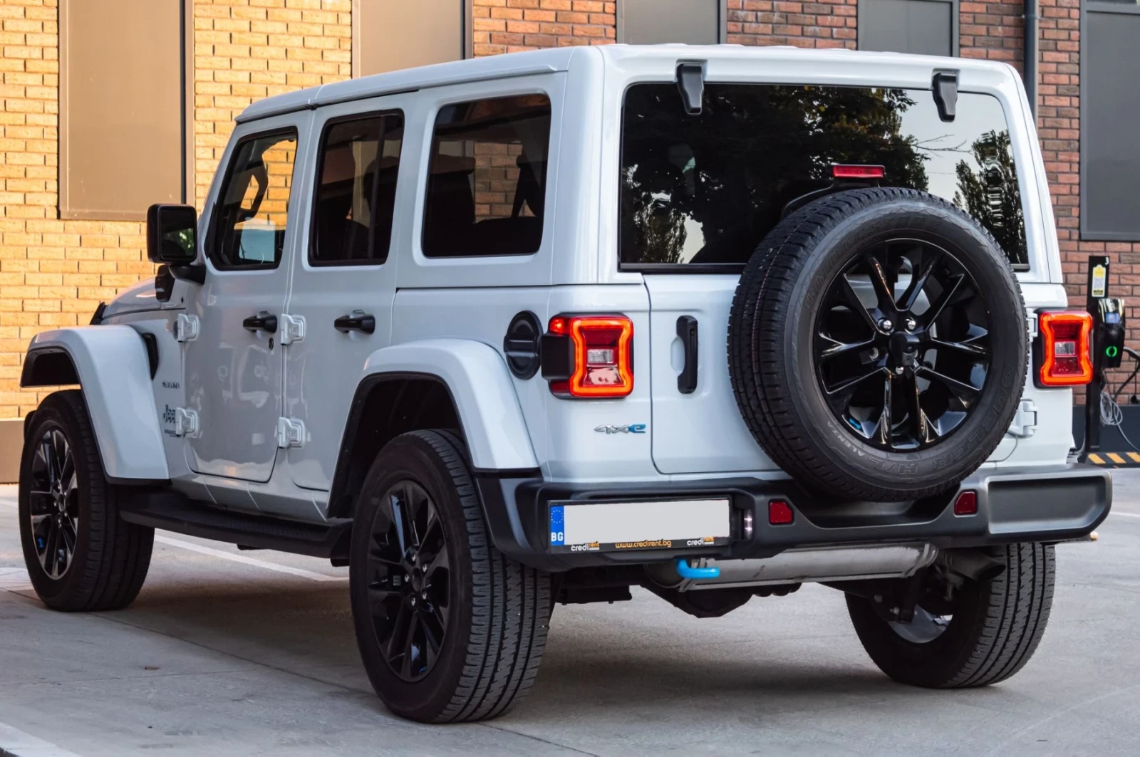 Jeep Wrangler 4XE Plug-in Hybrid Sahara - изображение 6