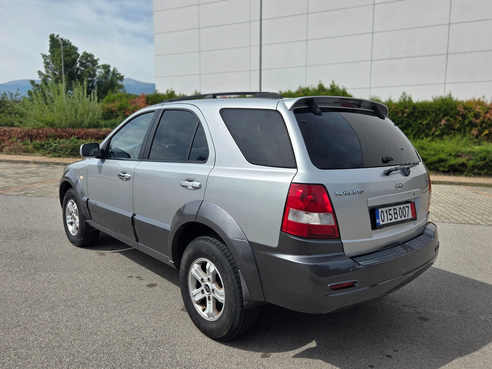 Kia Sorento 2.5CRDi 4x4 AВТОМАТИК - изображение 3
