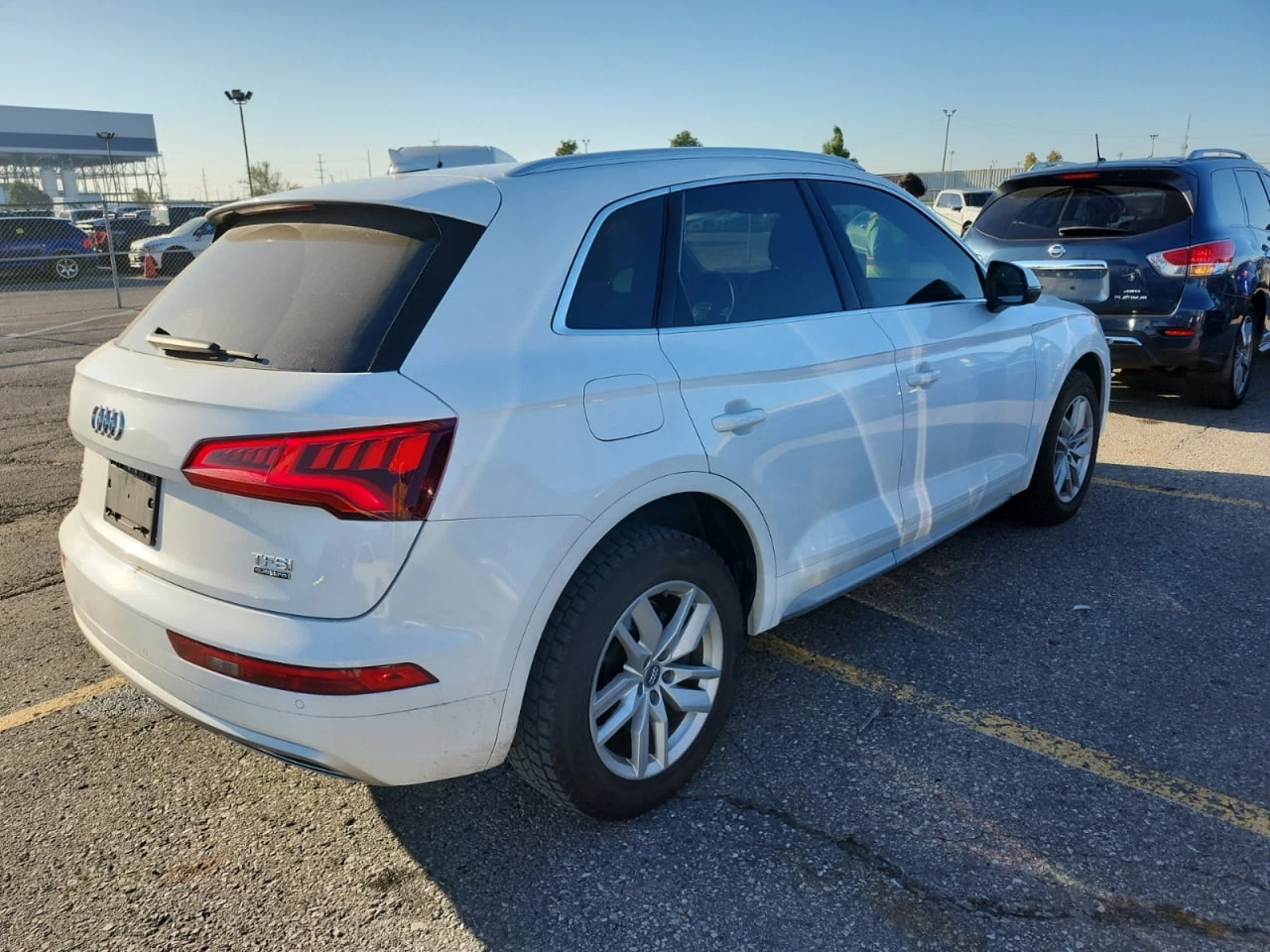 Audi Q5 * АВТО КРЕДИТ* ЦЕНА ДО БГ * СЕРВИЗНА ИСТОРИЯ *  - изображение 3