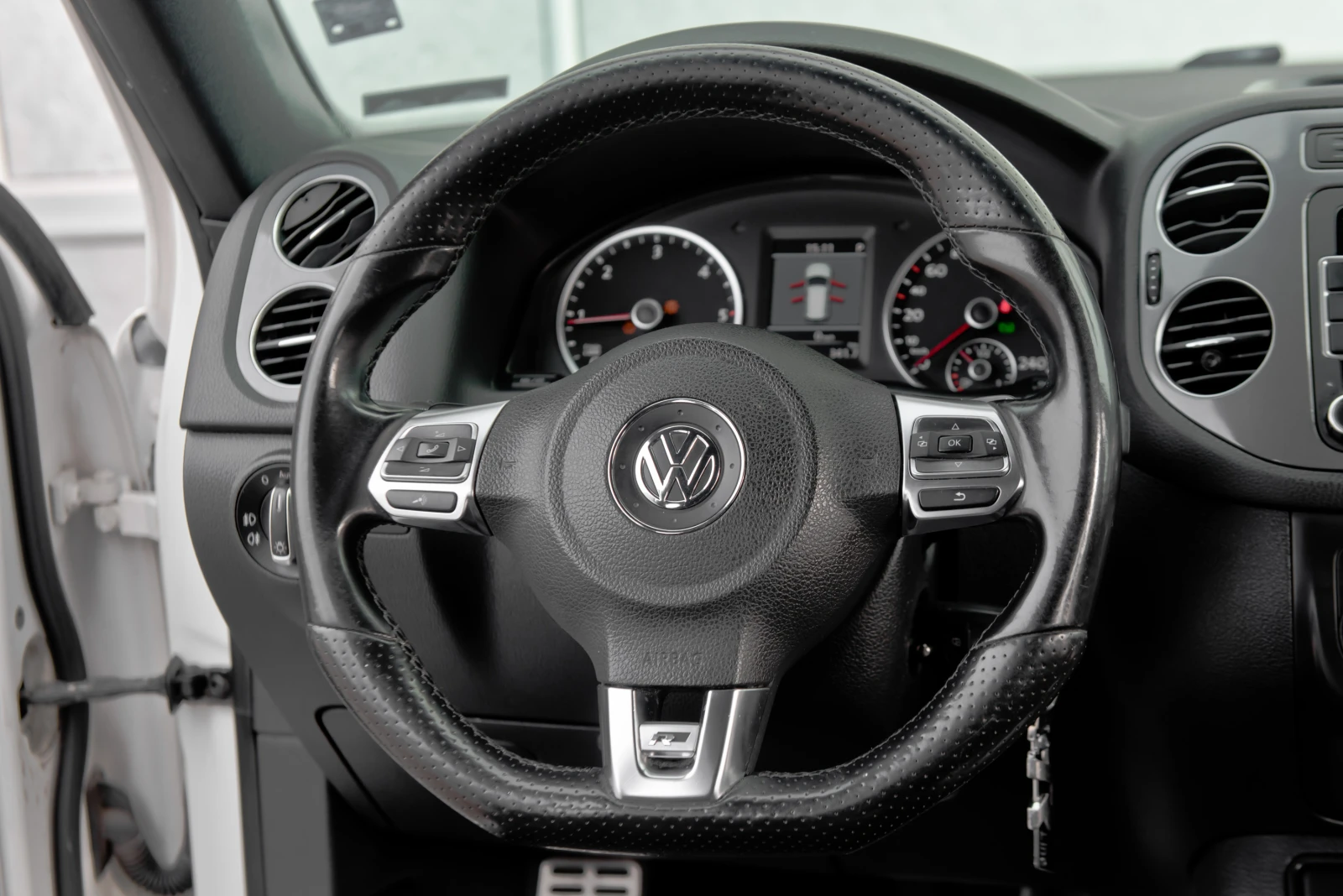 VW Tiguan 2.0 TDI R-line 4x4 - изображение 10