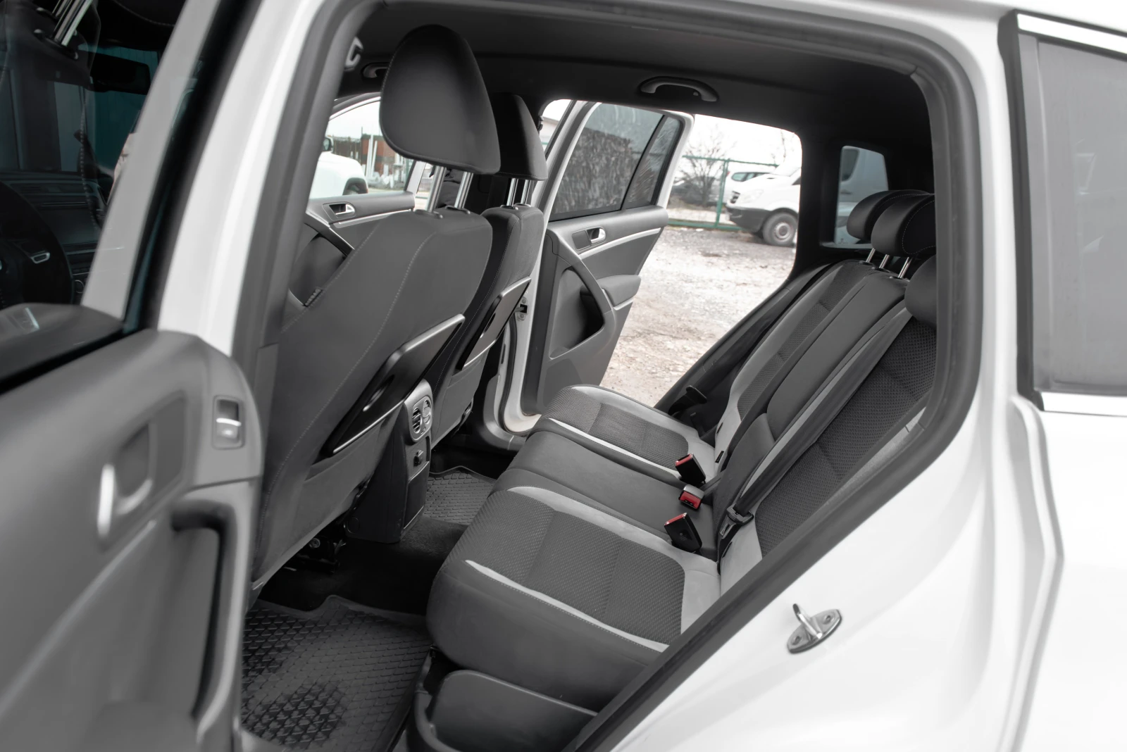 VW Tiguan 2.0 TDI R-line 4x4 | Mobile.bg � ����������� 16
